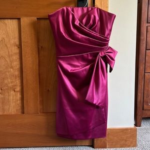 STUNNING White House Black Market strapless dress in a beautiful magenta pink.